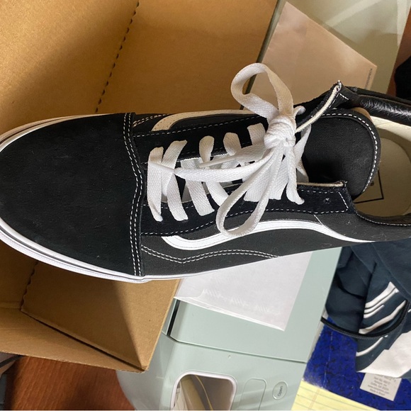 Vans Black and White Sneakers Classic Style Men’s - Picture 9 of 10